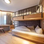 Rose Hotel