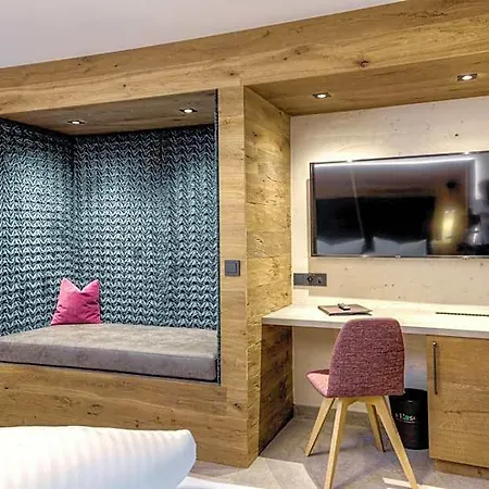 Rose Hotel