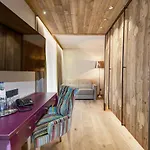 Rose Hotel